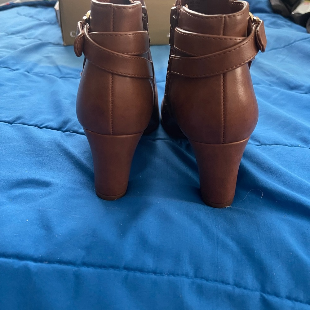 NIB Charter Club Tan Ankle Boots with Gold Buckle - Picture 5 of 7